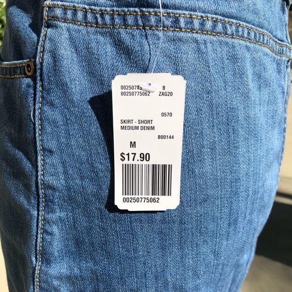 Denim Button front MINI skirt - Picture 4 of 4